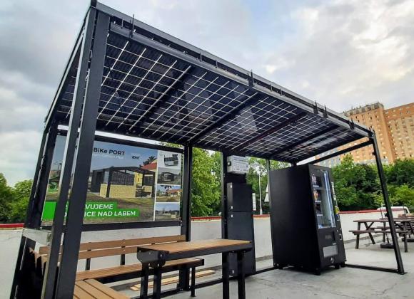 BikePort - Ostrovní solární přístřešek s nabíjecí stanicí